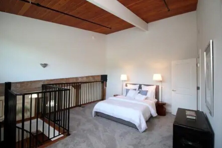 Building Photo - 4 Powder Mill Sq