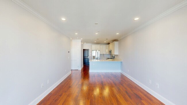 Building Photo - 87 Medford St