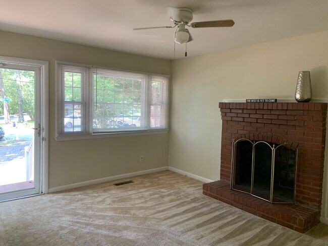 Building Photo - 3 BR between North Elm and North Church