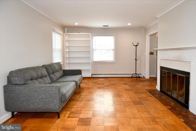 Building Photo - 9325 Long Branch Pkwy