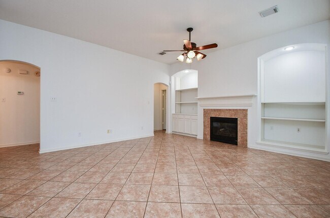 Building Photo - 535 Avery Dr