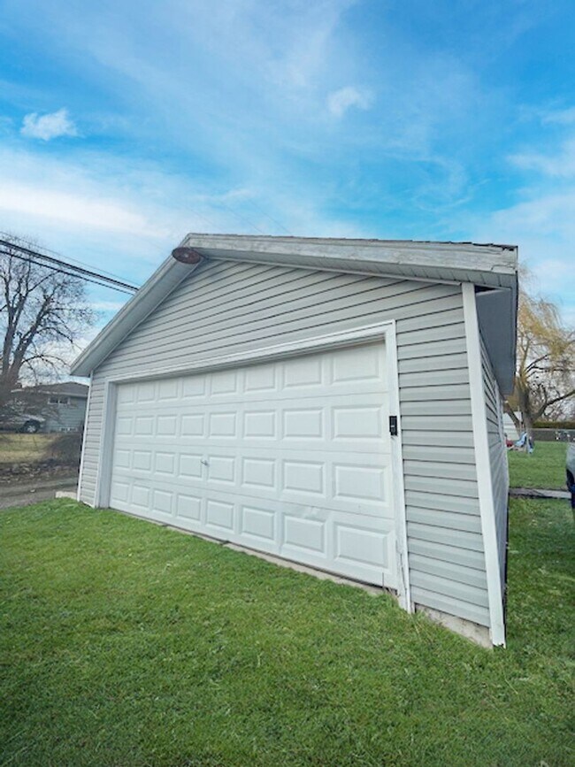 Building Photo - Charming Multi-Level 3-Bedroom Home in Cheney