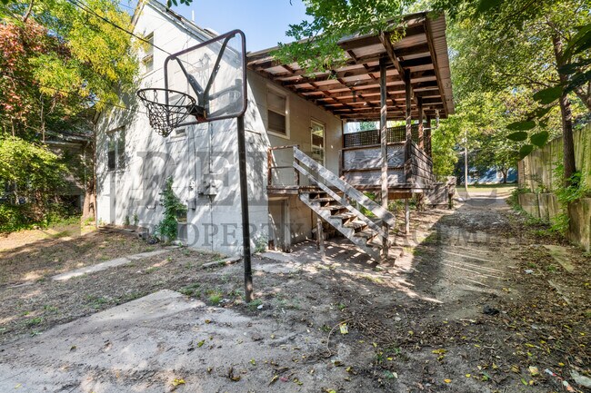 Building Photo - 1007 N Yale Ave