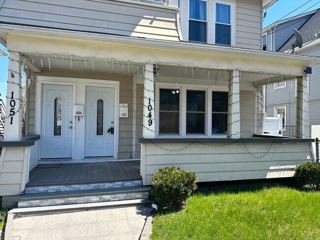 Primary Photo - 1049 Campbell Ave