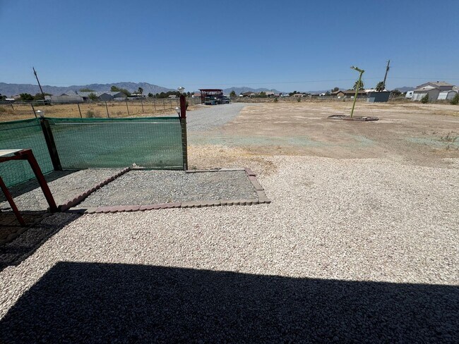 Building Photo - Charming 3-bedroom home located in the picturesque town of Pahrump!