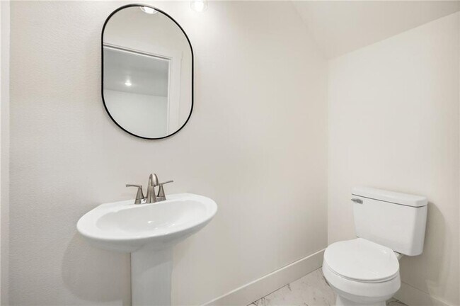 Building Photo - 4 Leven Ln