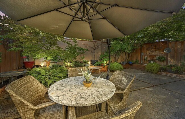 Building Photo - Cozy 3BD/2.5BA Single-Family Home Minutes from Downtown Pleasanton