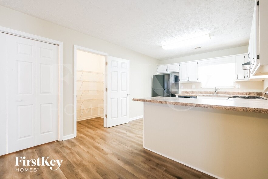 Building Photo - 5715 Hidden Brook Cir