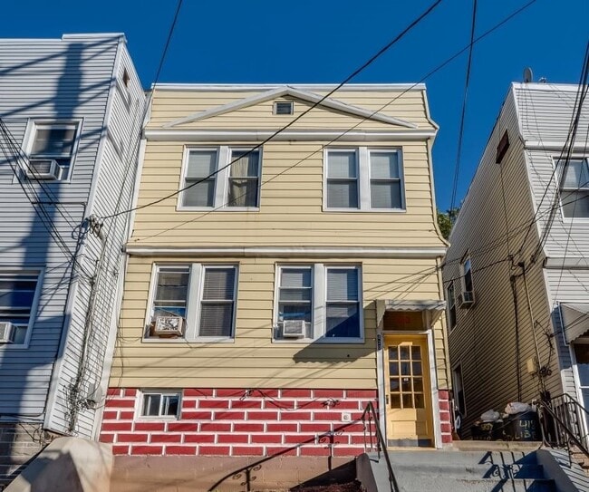 Primary Photo - 420 Liberty Ave