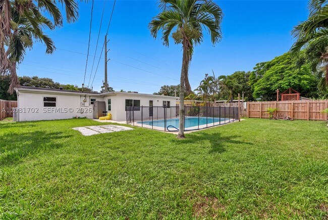 Building Photo - 3036 N 58th Ave