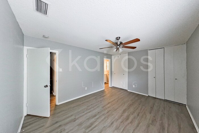 Building Photo - 12211 Knight Dr