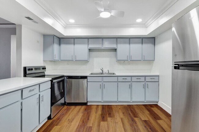 Building Photo - Spacious 2-Bedroom Waterfront Condo in Redington Shores – Long-Term Rental!