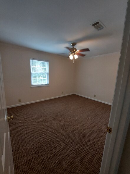 Building Photo - 1251 Carriage Park Dr