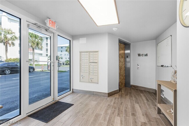 Building Photo - 4531 Bay Beach Ln
