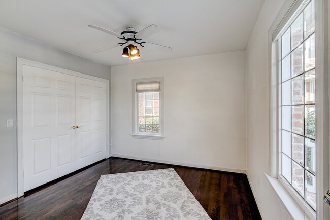 Building Photo - Beautiful Magnolia Home with a VIEW!