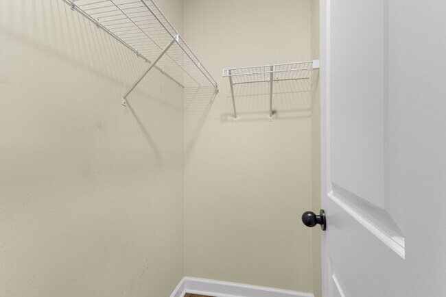 Building Photo - 102 Bridgeport Dr
