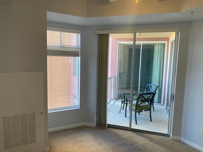 Building Photo - Beautiful 2 Bed + 2 Bath Long Beach Condo ...