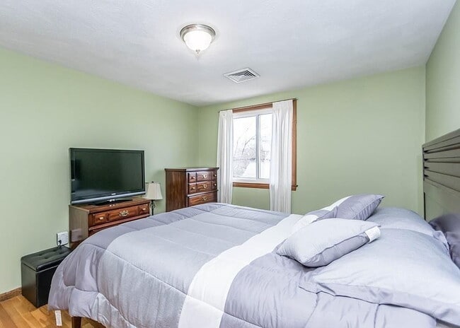 Building Photo - 23 Copley Ave