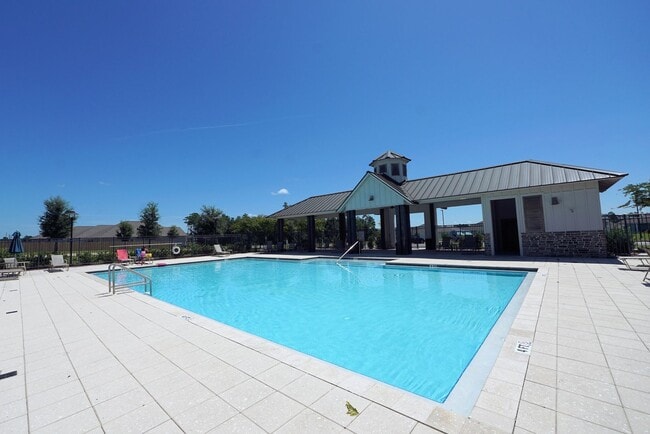 Building Photo - Spacious 5-Bedroom Home in Desirable Crest...