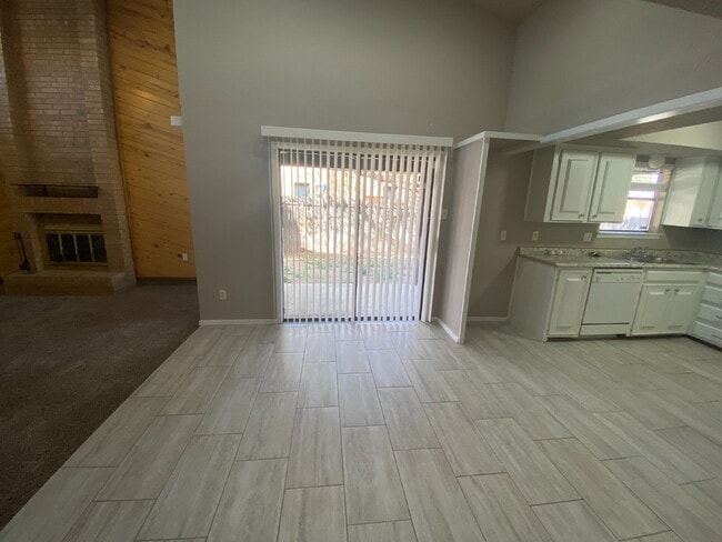 Building Photo - Newly Updated 2 Story Duplex