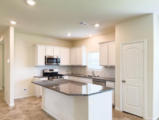 Building Photo - 20206 Heather Haven Dr