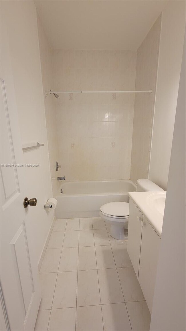 Building Photo - 5010 S Harbor Isles Dr