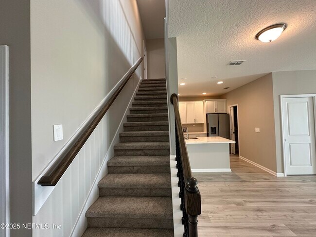 Building Photo - 609 Cherry Elm Dr