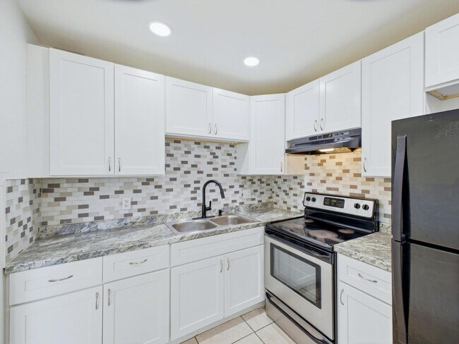 Building Photo - 6289 Lear Dr