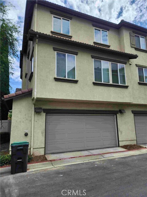 Building Photo - 33760 Willow Haven Ln