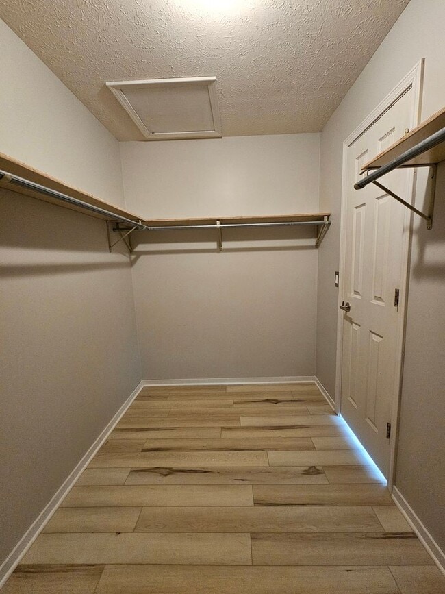 Building Photo - 3 bed, 2 bath, Mishawaka