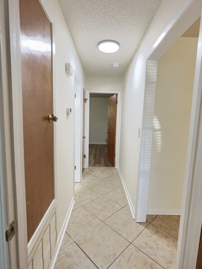 Building Photo - 3 BD 2 BA Home in the Ocean Springs School District