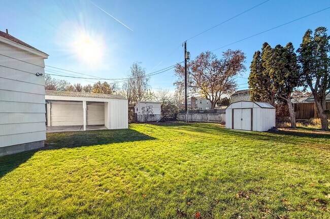 Building Photo - ** $500 OFF FIRST MONTH ** Riverfront 3-Bedroom Historical Richland Home