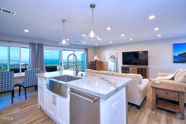 Building Photo - 886 Winding Way Dr