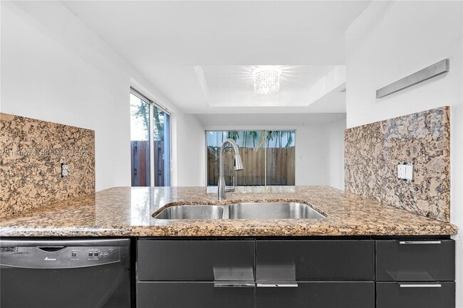 Building Photo - 2945 Bridgeport Ave