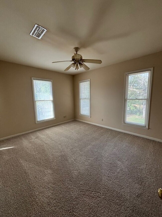 Building Photo - Beautiful; Wynnton Condo