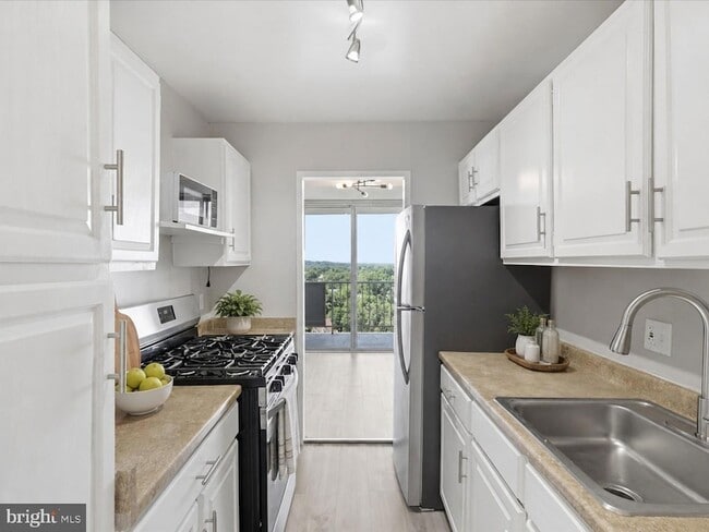 Building Photo - 301 N Beauregard St
