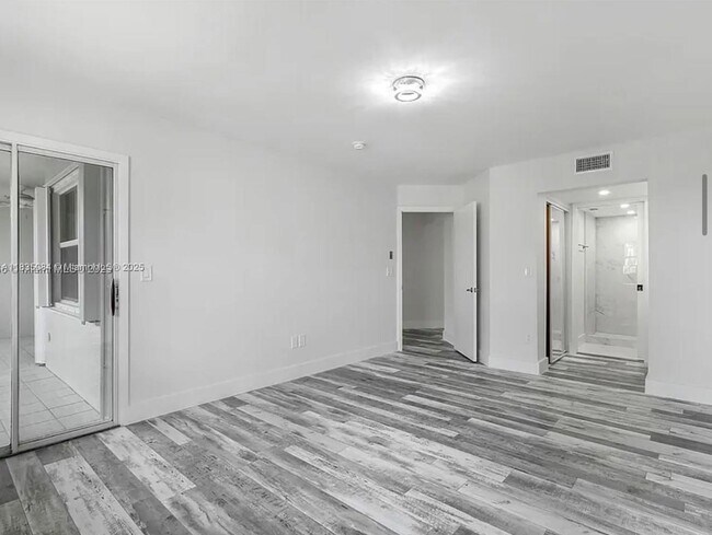 Building Photo - 2504 SE 20th Pl