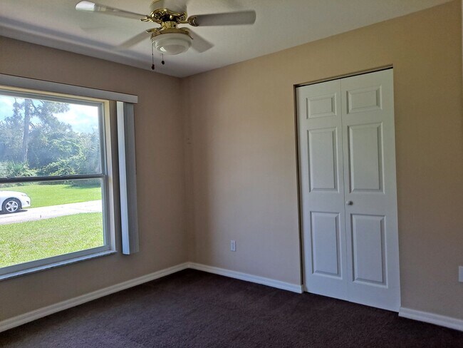 Building Photo - Available Mid-Nov! 3BR 2BA OFF RIVERSIDE D...