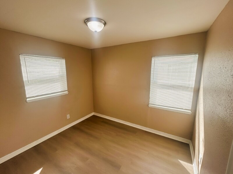 Building Photo - 720 East Harbor Dr S