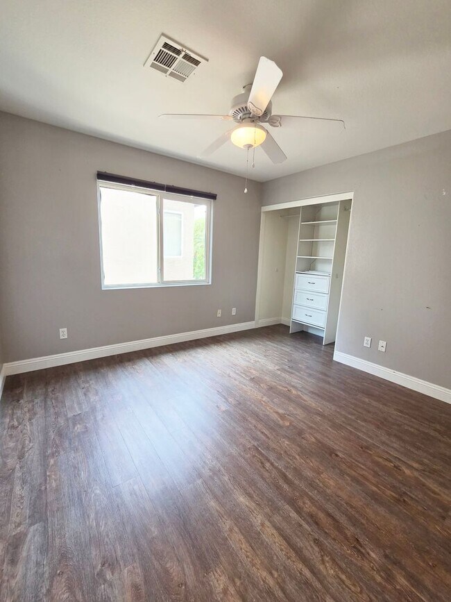 Building Photo - Spacious 3 Bed + Loft & Den with Soaring Ceilings