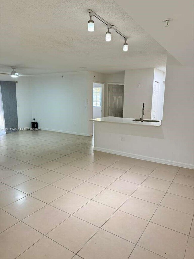 Building Photo - 2494 Centergate Dr