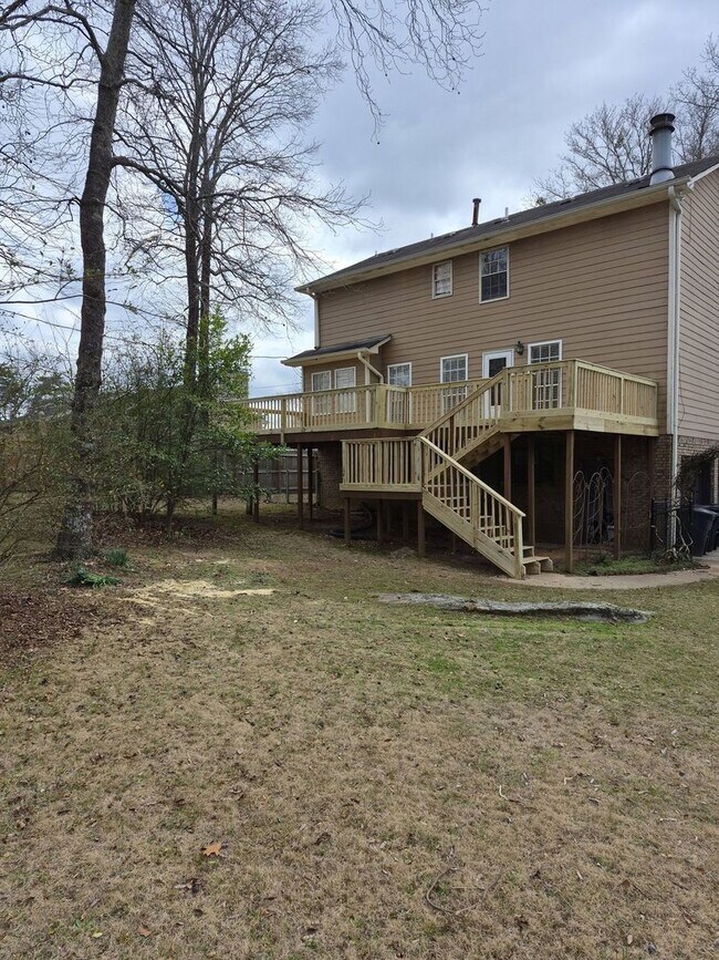 Building Photo - Beautifully Maintained Home in Desirable 35223