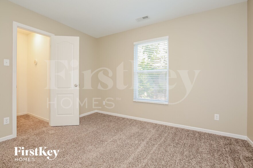 Building Photo - 5418 Fairway Forest Dr