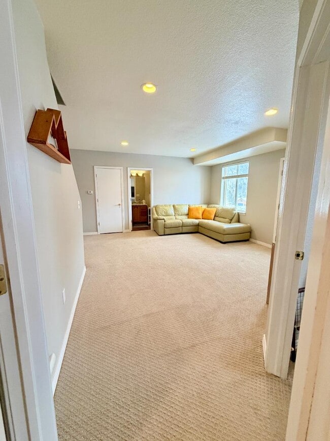 Building Photo - 104 Deer Trail Dr