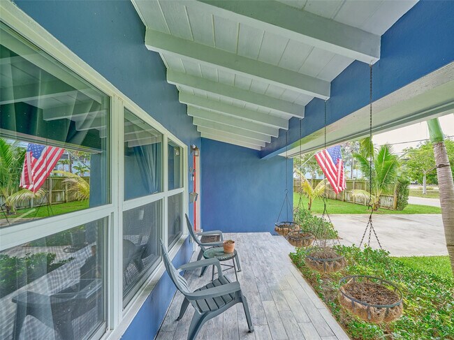 Building Photo - 801 NE 15th St