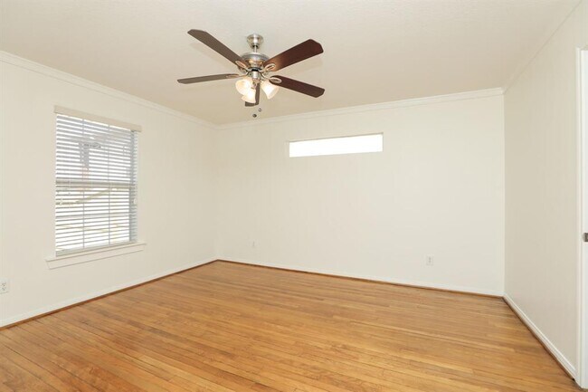 Building Photo - 905 Kern St