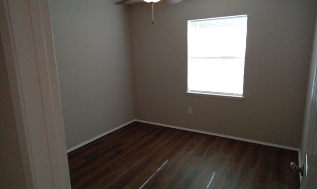 Building Photo - 117 Yorkshire Dr