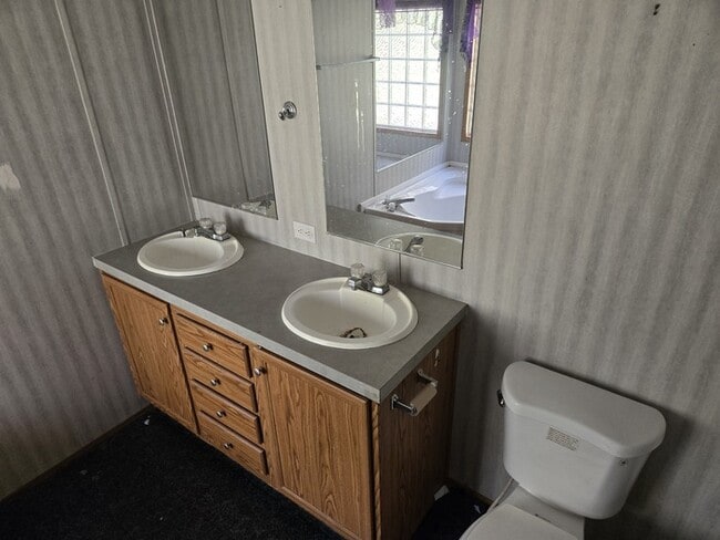 Building Photo - Owner financing available