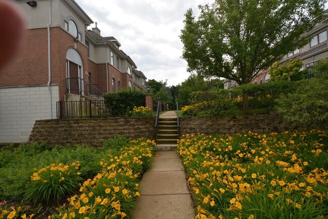 Building Photo - 1904 Alta Vista Ct