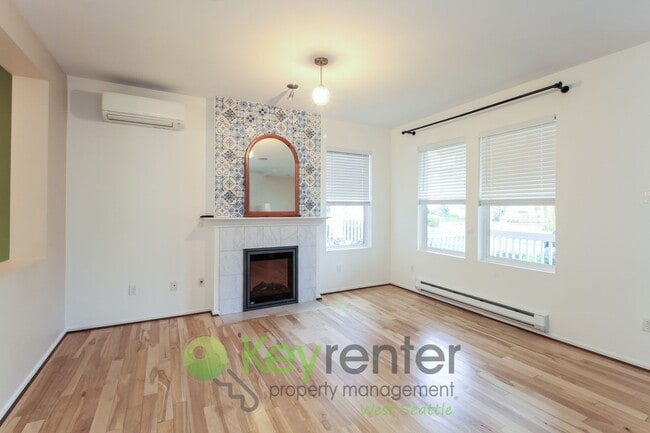 Building Photo - **Rent Incentive** Premier 3-Bed Home in a Coveted Seattle Community